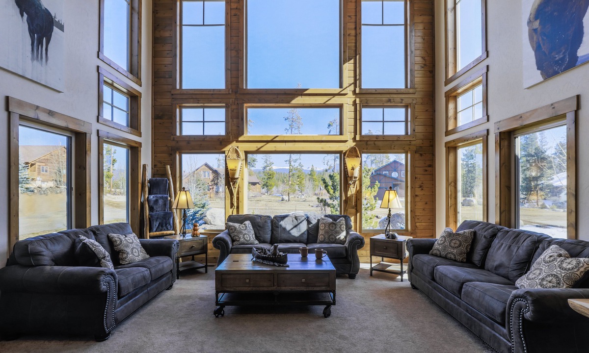 Grand Lake House | Spacious Grand Lake cabin ideal for multigenerational stays with 2 master suites