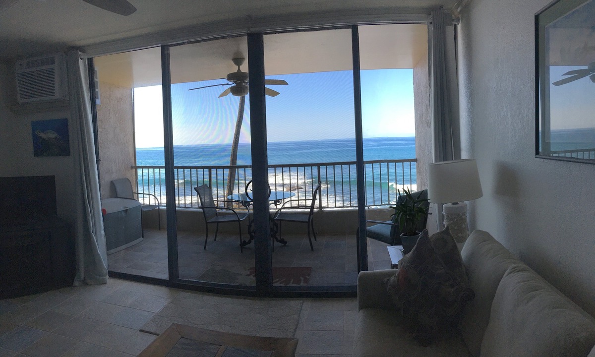 Kailua-Kona Condo | Surfers & Sunsets-Kona Reef Ocean Front Unit - IronMan dates now available