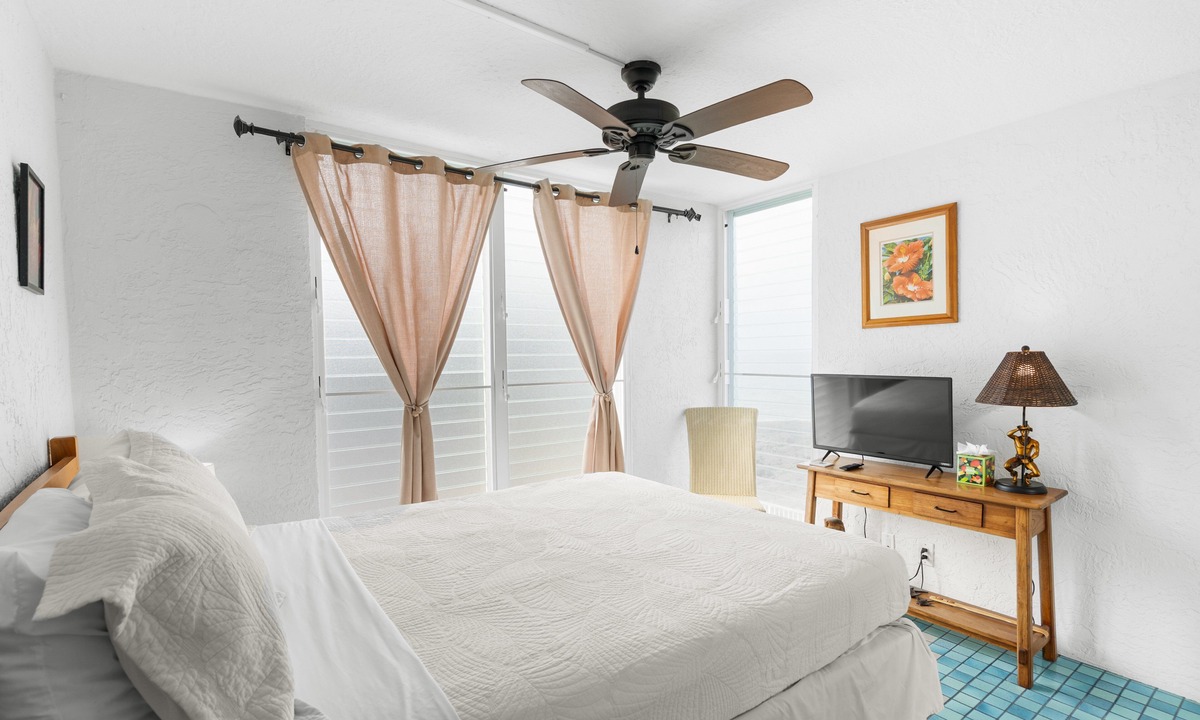 Kailua-Kona Condo | 🌴Absolute oceanfront getaway. Nicely upgraded and well equipped🌴