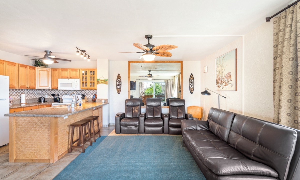Kailua-Kona Condo | 🌴Alii Villas 301 Lovely garden unit with partial ocean view from the lanai. 🌴