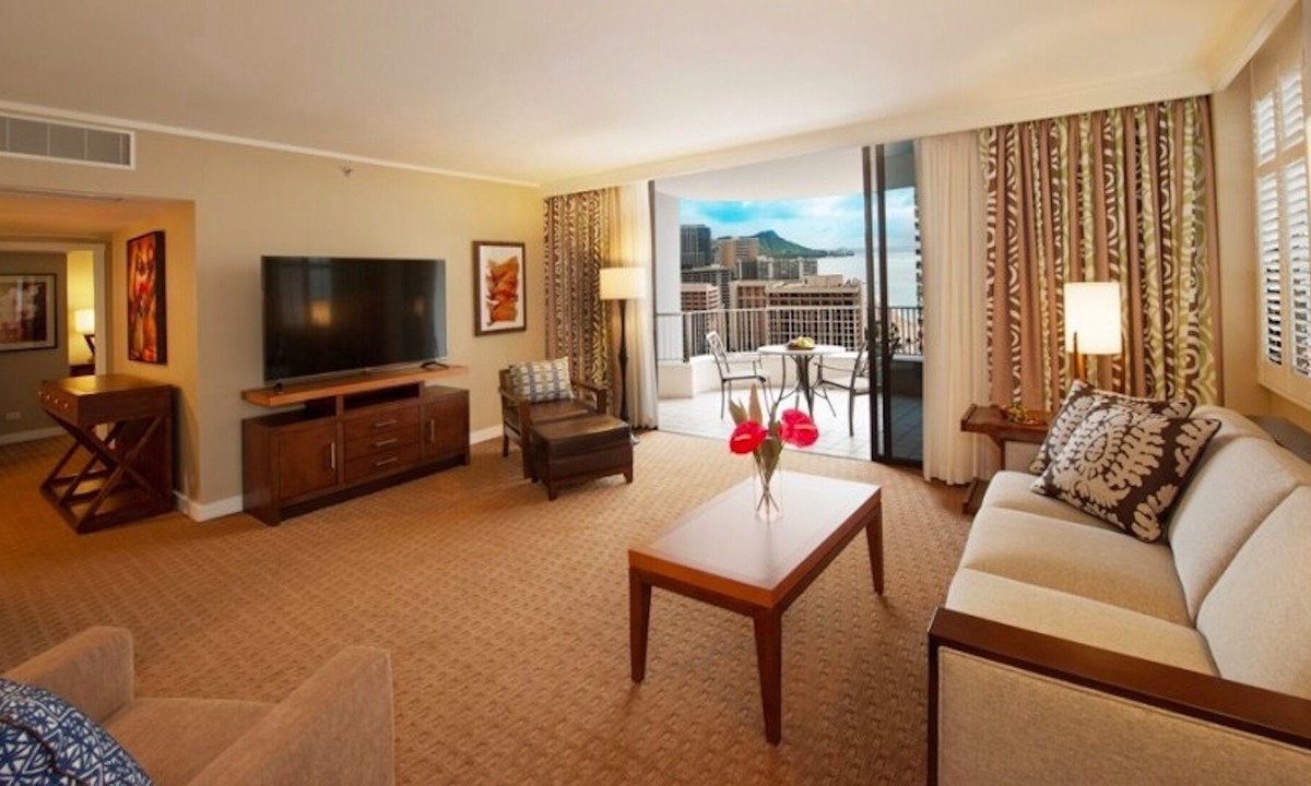 Waikiki Condo | Hilton Hawaiian Village One bedroom Suite- Fabulous beach and lagoon!