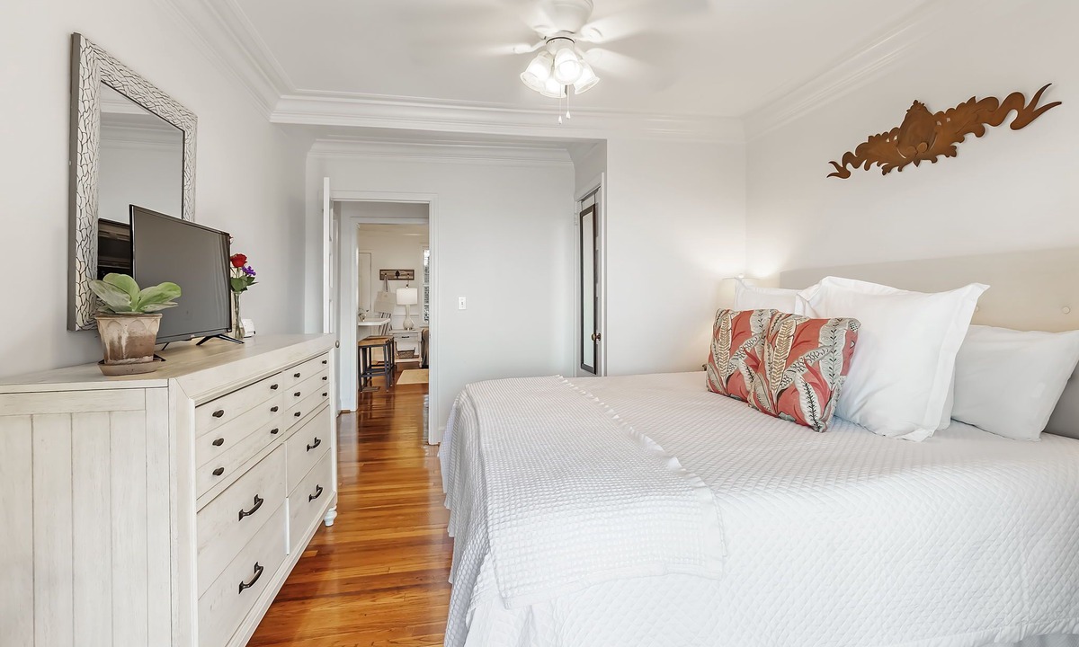 Fairhope Apartment | Magnolia at Jubilee Suites Bed & Breakfast. 1K/1B.