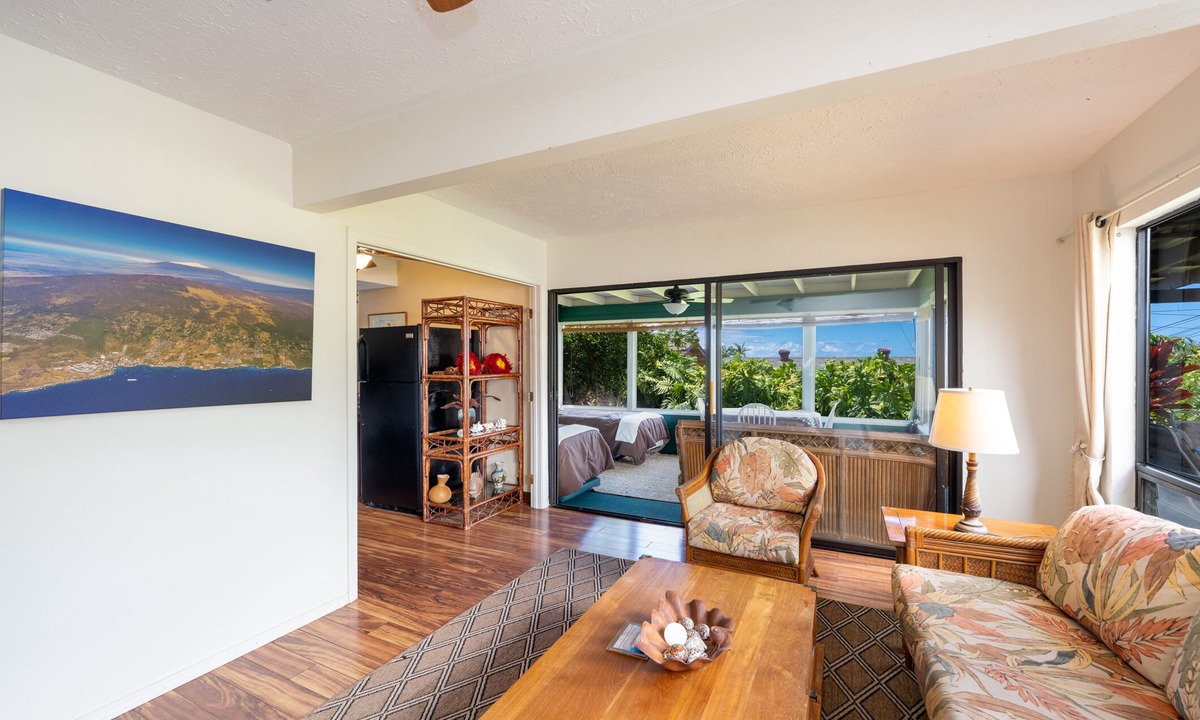 Kailua-Kona Apartment | One Bedroom Apartment With Full Kitchen And Yard Five Minutes From The Ocean