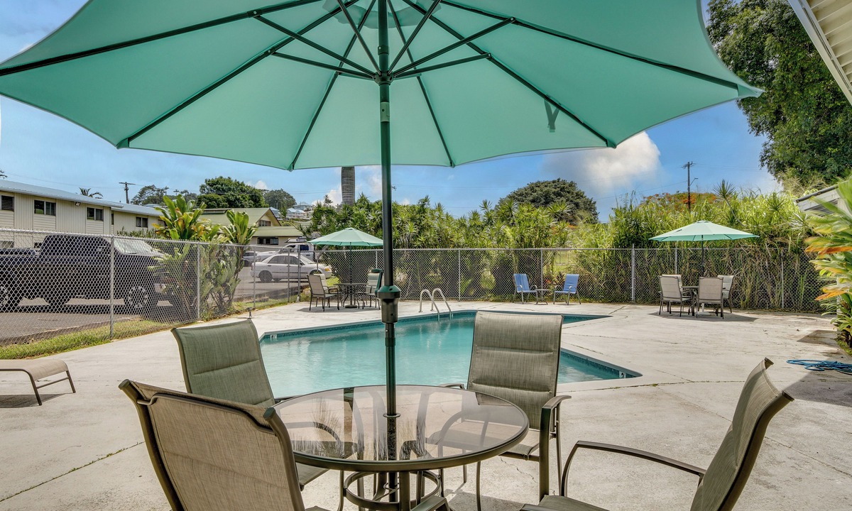 Hilo Condo | < 1 Mi to Dtwn Hilo: Comfy Condo w/Pool Access