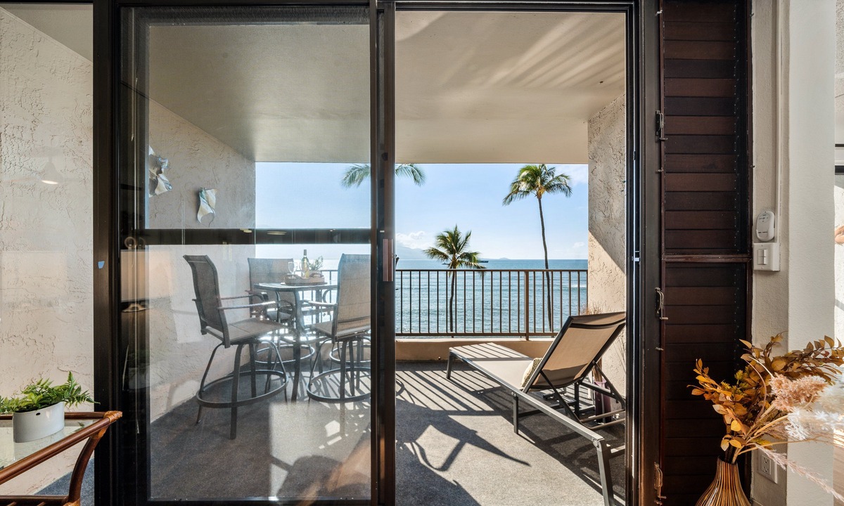 Maalaea Condo | SUMMER SALE! Oceanfront 2BD Condo w Views of Maalaea Bay & Molokini - LOA 303