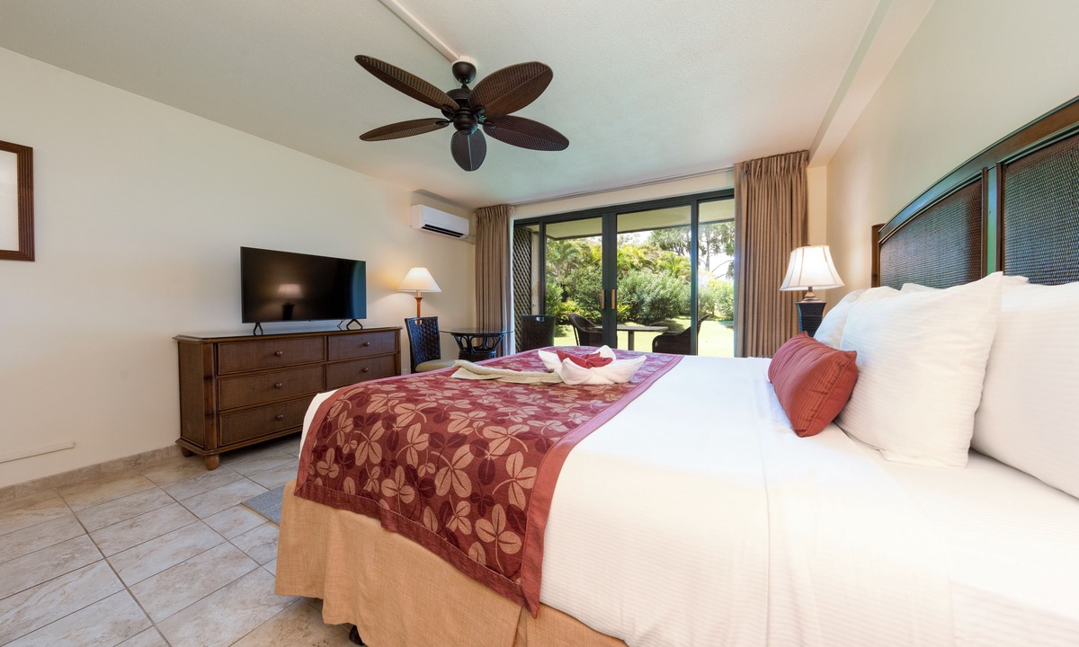 Princeville Hotel | Scenic Hanalei Bay Stay | World Class Tennis | 3 Modern Units | Outdoor Pool