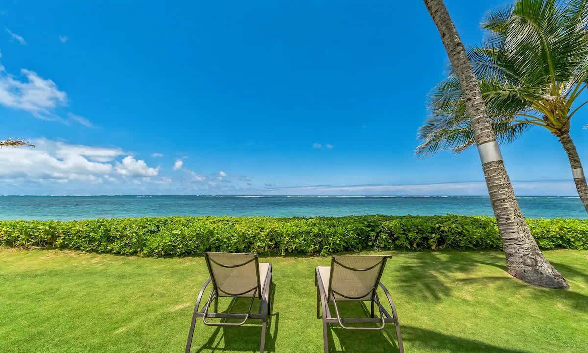 Punaluu Apartment | Beachfront Studio Retreat