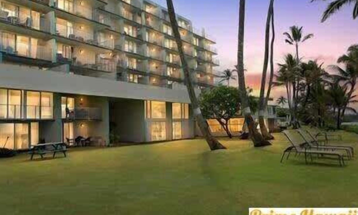 Punaluu Condo | Beachfront Condo w/Stunning Ocean Views
