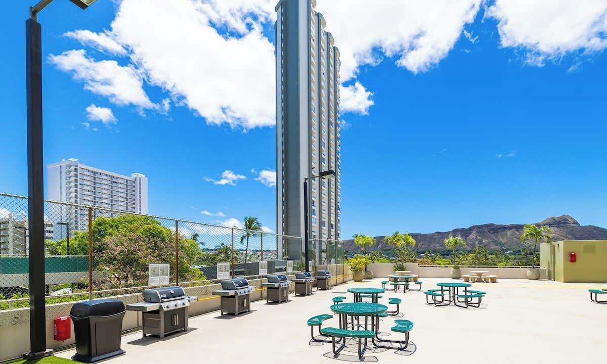Waikiki Apartment | Waikiki Sunset 26th fl w/free parking & beach gear