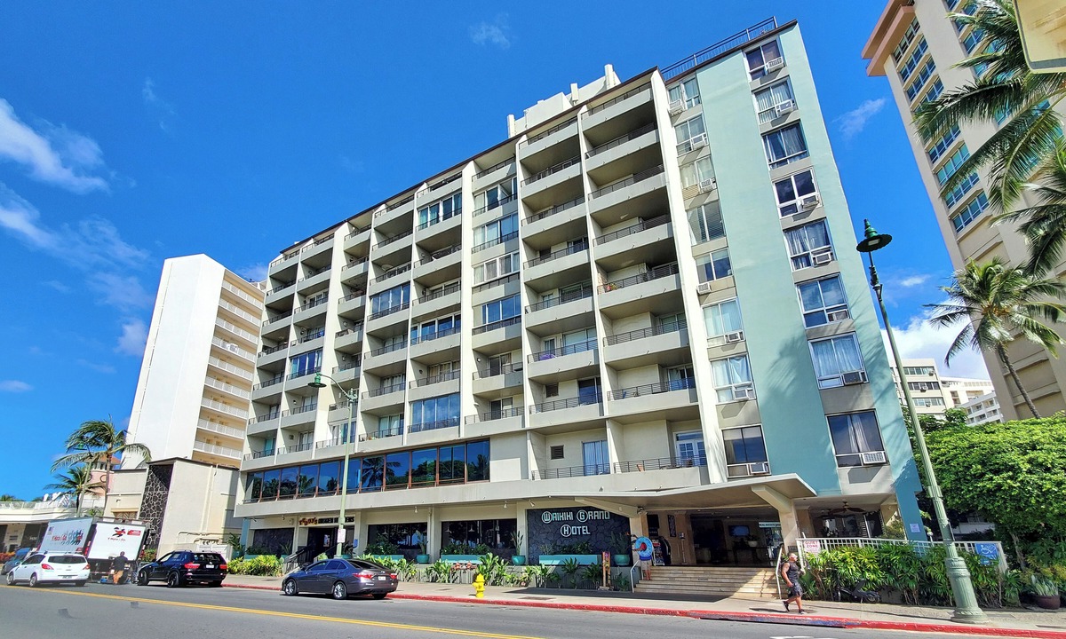 Waikiki Apartment | Charming studio for 3 at Waikiki Grand Hotel® in Waikiki with AC & Pool