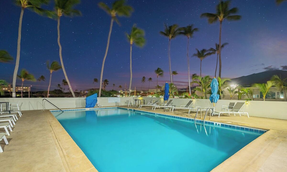 Kahului Hotel | Modern Room w/ Stunning Garden Views | Beachfront Vibes w/ Outdoor Pool Access