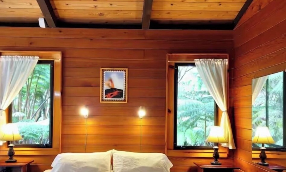 Volcano Cabin | Two peaceful cabins in marvelous Volcano, Hawaii for a relaxing stay.