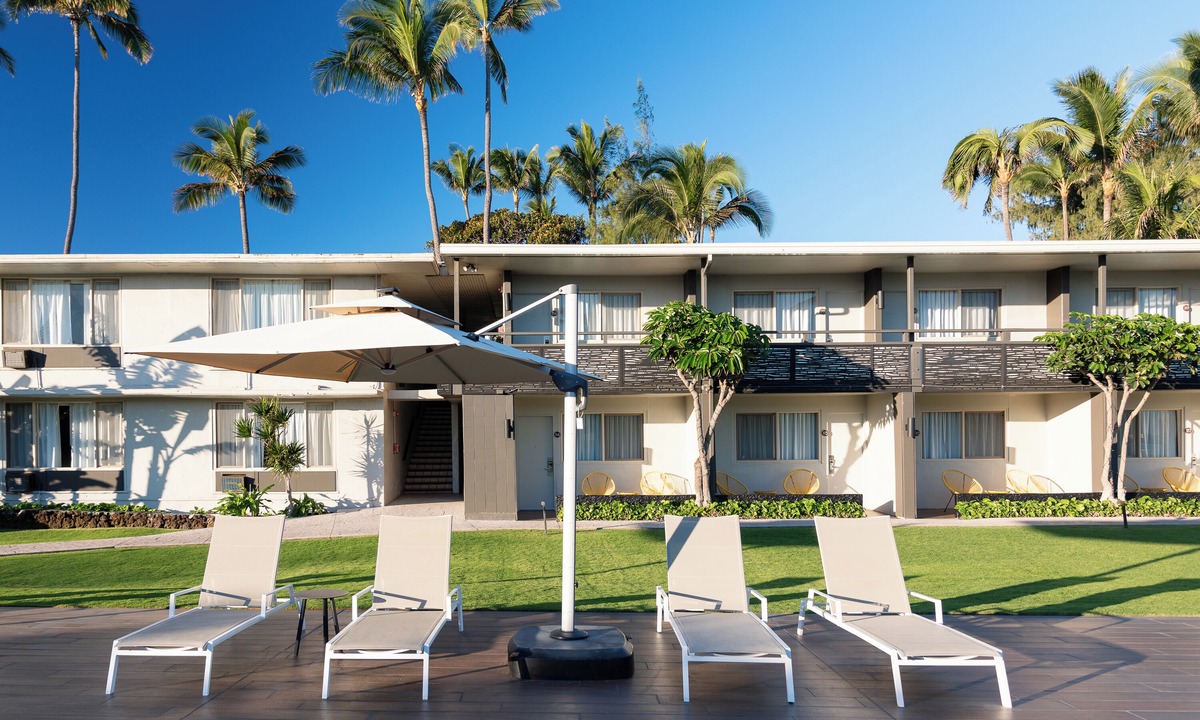 Kahului Hotel | Beachfront Retreat | 2 Modern Units | Outdoor Pool | Parking | Pets Welcome