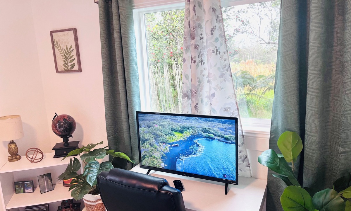 Royal Hawaiian Estates Apartment | Private 1st Floor Retreat w/Hot Tub Just Minutes to Volcanoes NP!