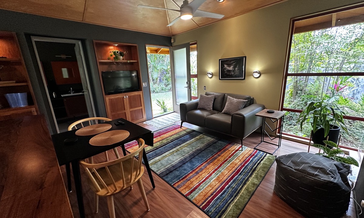 Princeville Cottage | Tree Top Suite- Beautiful walk to Hanalei Bay