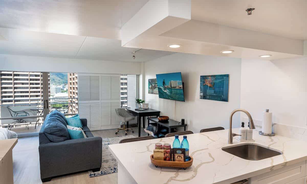 Waikiki Apartment | High Floor, Drink Station, 2 Pools & Free Parking!