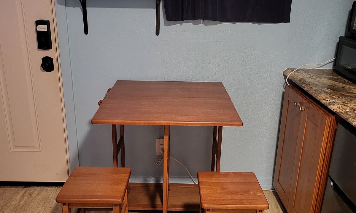 Wailuku Apartment | Budget Downtown Studio-K w/Queen Bed, Micro-Kitchen AC, WIFI & 4 free Streamers