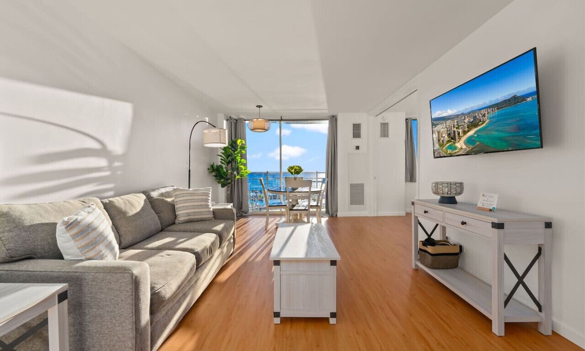 Waikiki Apartment | *Newly Renovated Oceanfront Waikiki- Ilikai Marina