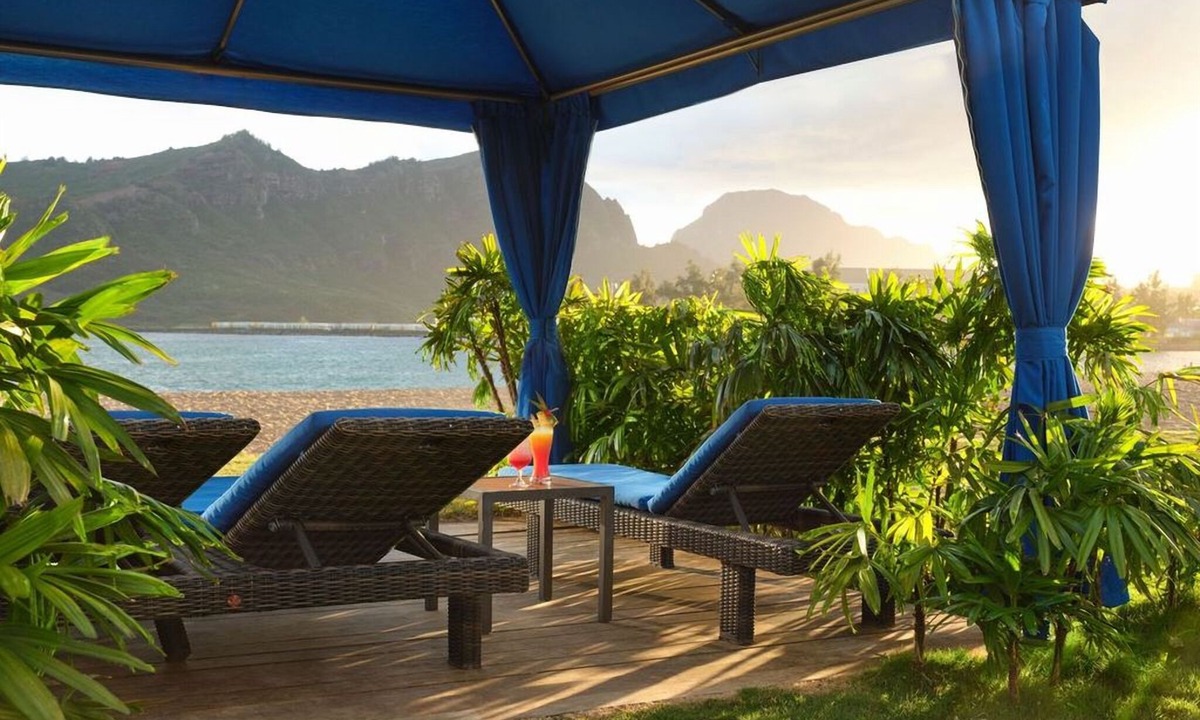 Lihue Hotel | Beach Resort with Outdoor Pool & Dining by the Ocean | Oceanfront 1BR Suite