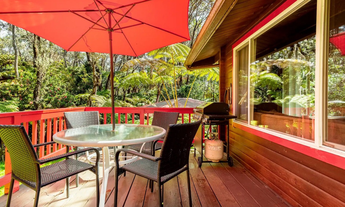 Volcano Cabin | Cozy Cabin in Volcano Village minutes from Volcano Park entrance.