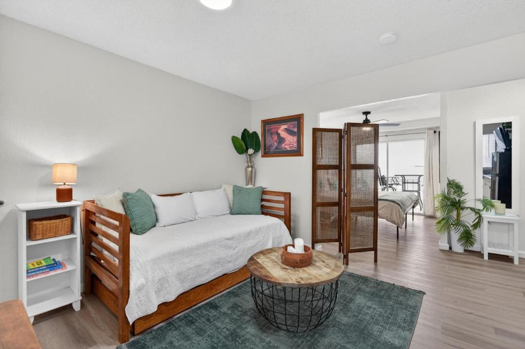 Waikiki Apartment | Cabana Waikiki walk to Waikiki Beach Free Parking
