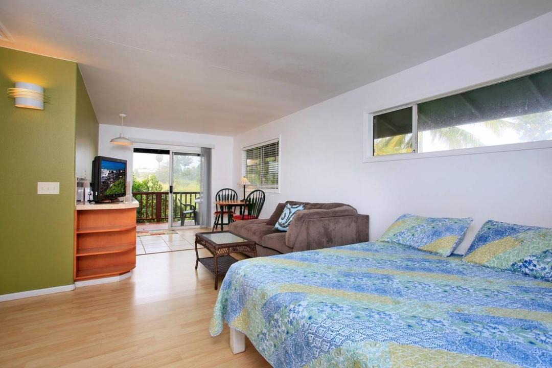 Pauwela Apartment | Two Balconies Kitchenette + Parking