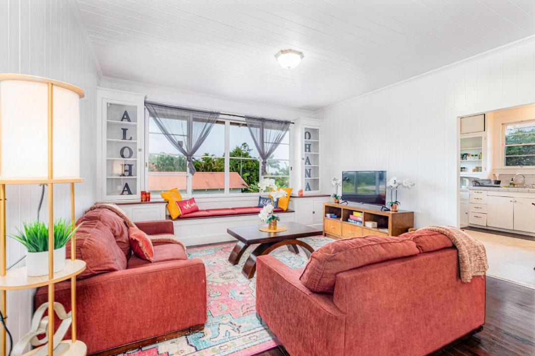 Hilo House | YOUR HILO HOMEBASE - Lovely 3 Bedroom in Heart of Hilo with AC!