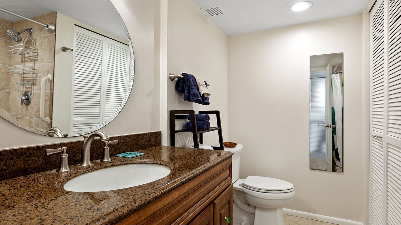 Photo of Bathroom in Kahaluu Bay