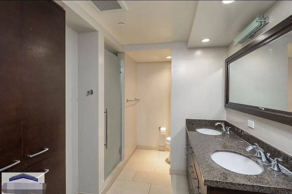 Photo of Bathroom in Waikiki