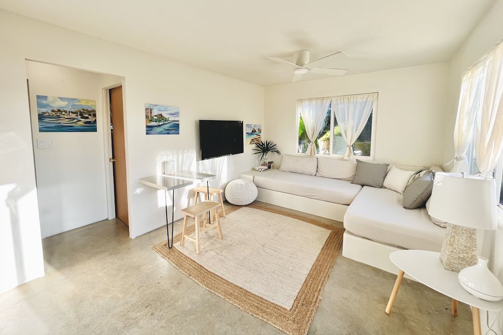 Photo of Livingroom in Mokuleia