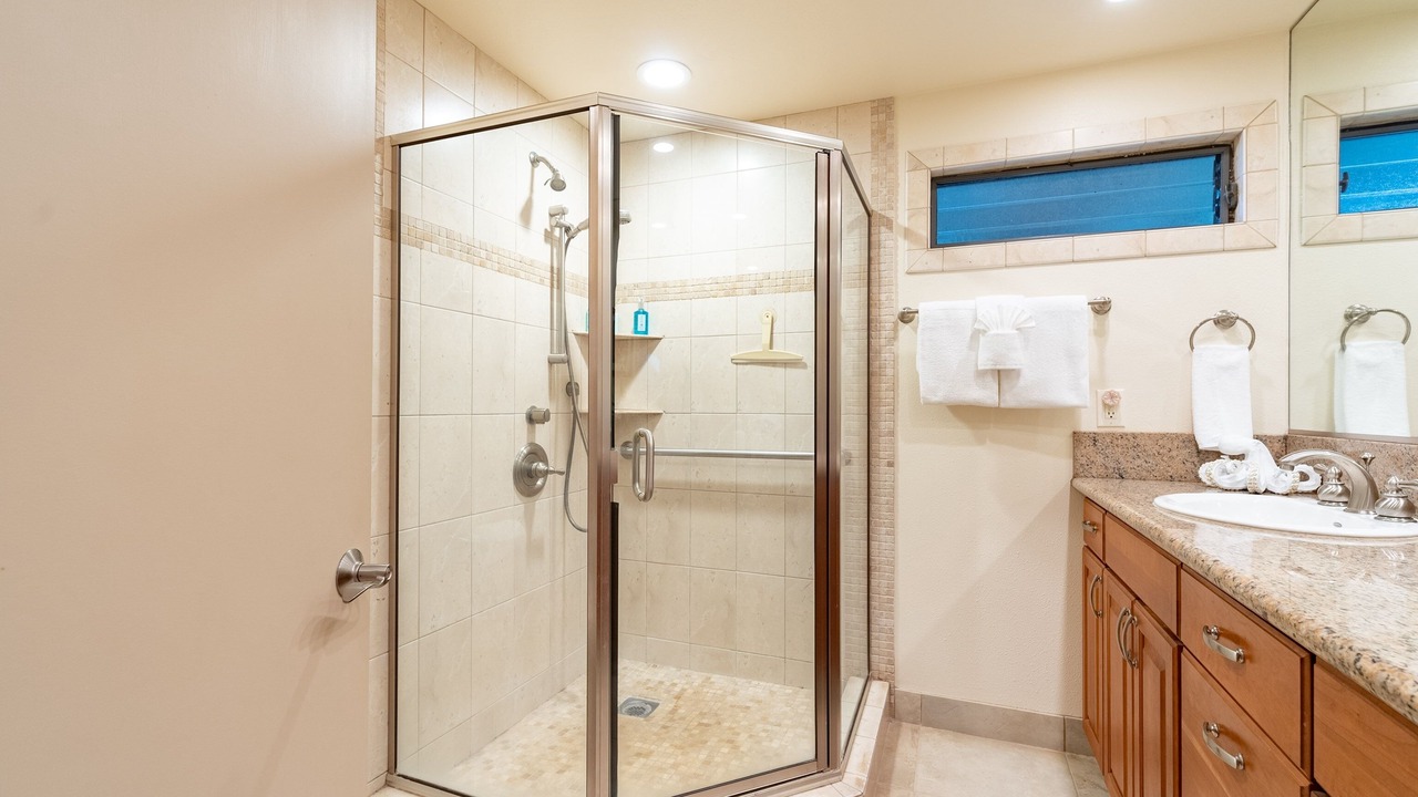 Photo of Bathroom in Kahana
