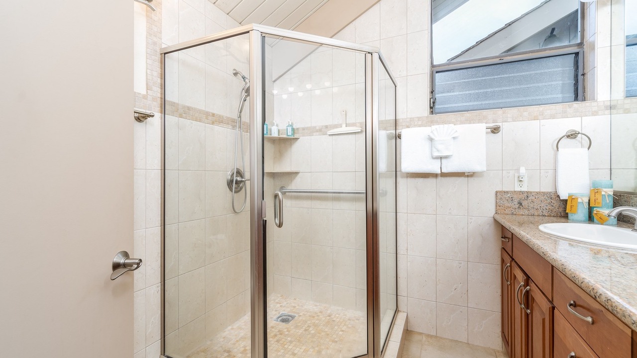 Photo of Bathroom in Kahana
