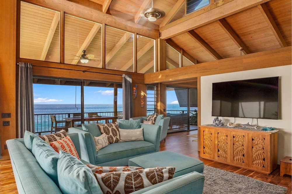 Photo of Livingroom in Kahaluu Bay