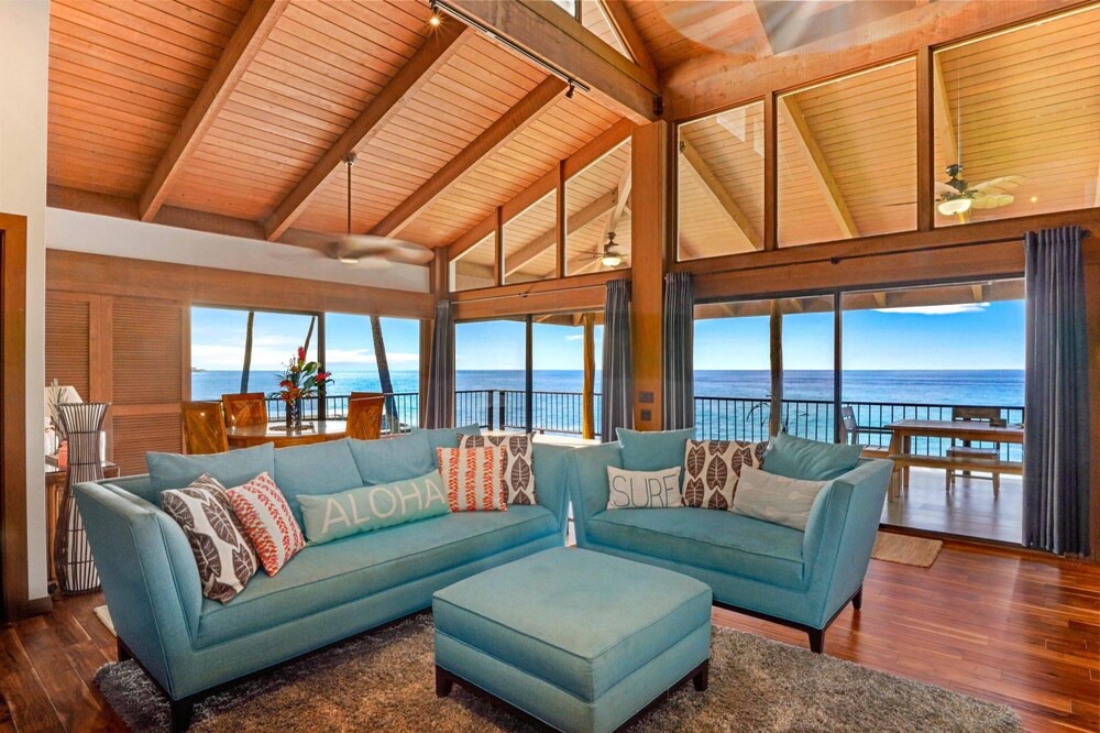 Photo of Livingroom in Kahaluu Bay