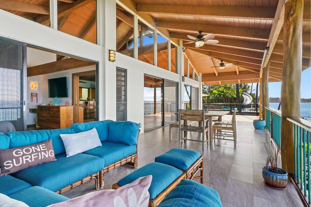 Photo of Livingroom in Kahaluu Bay