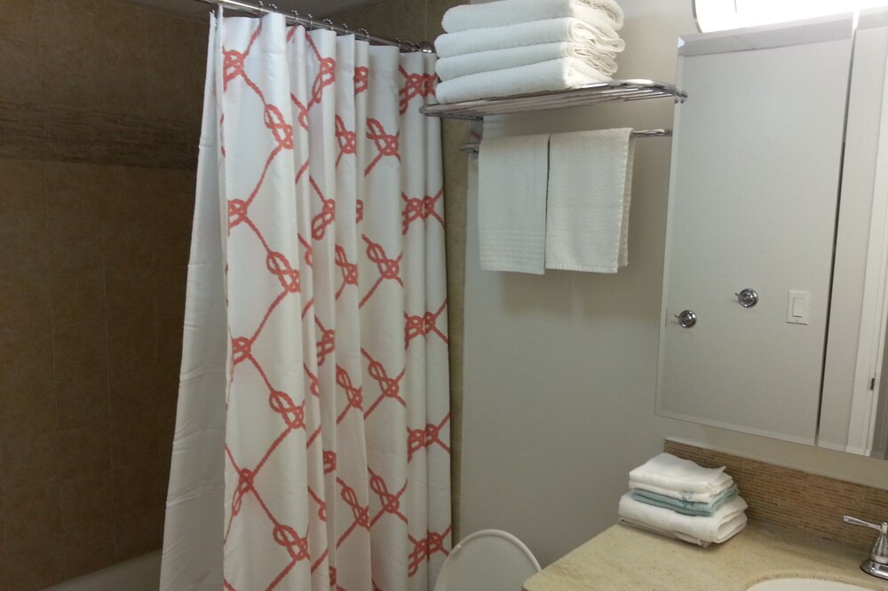 Photo of Bathroom in McCully - Moiliili