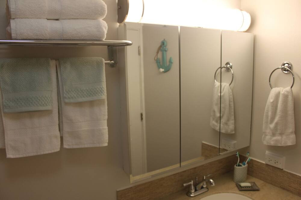 Photo of Bathroom in McCully - Moiliili