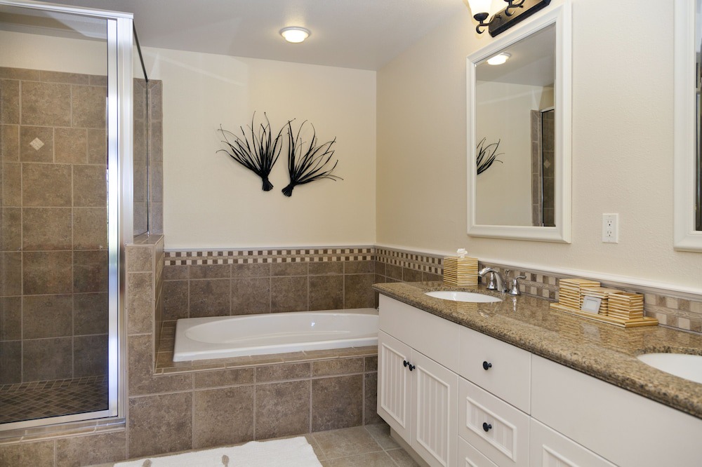 Photo of Bathroom in Kulalani