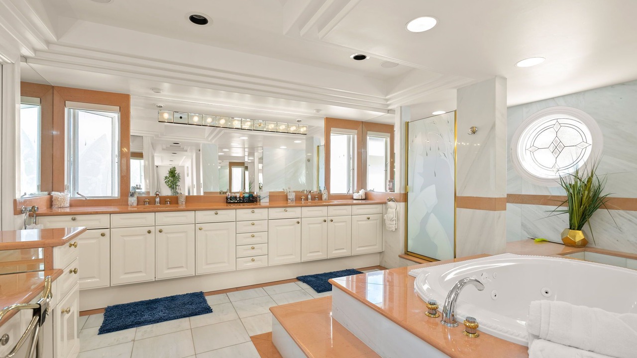 Photo of Bathroom in Hawaii Loa Ridge
