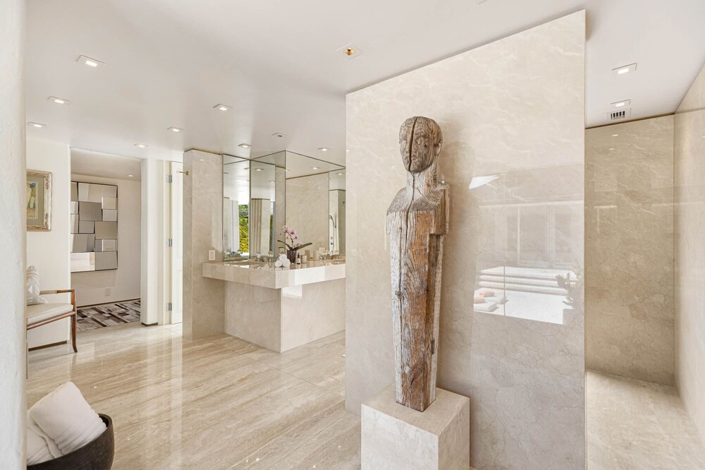 Photo of Bathroom in Kuliouou - Kalani Iki