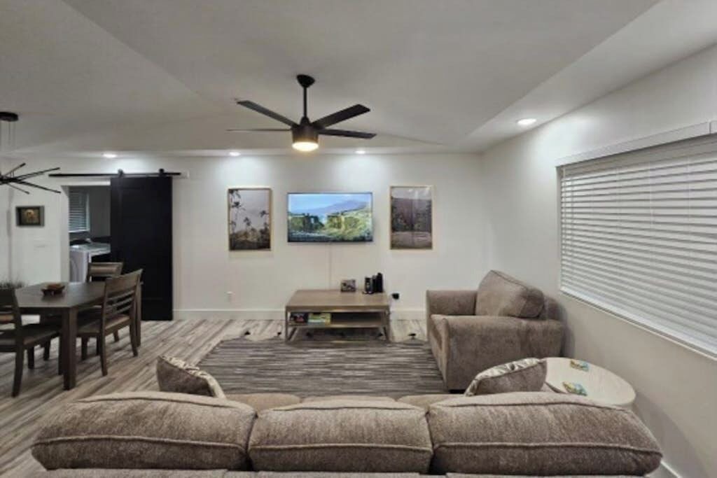 Photo of Livingroom in Ainaloa