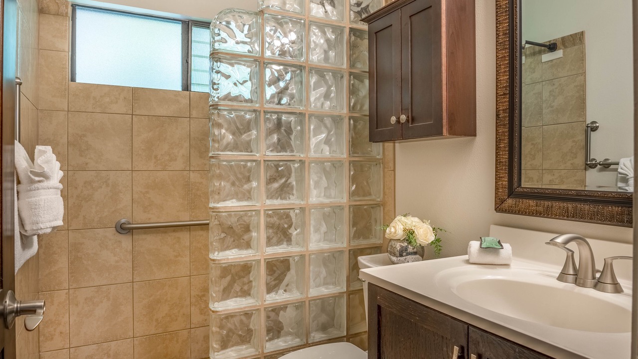 Photo of Bathroom in Maalaea