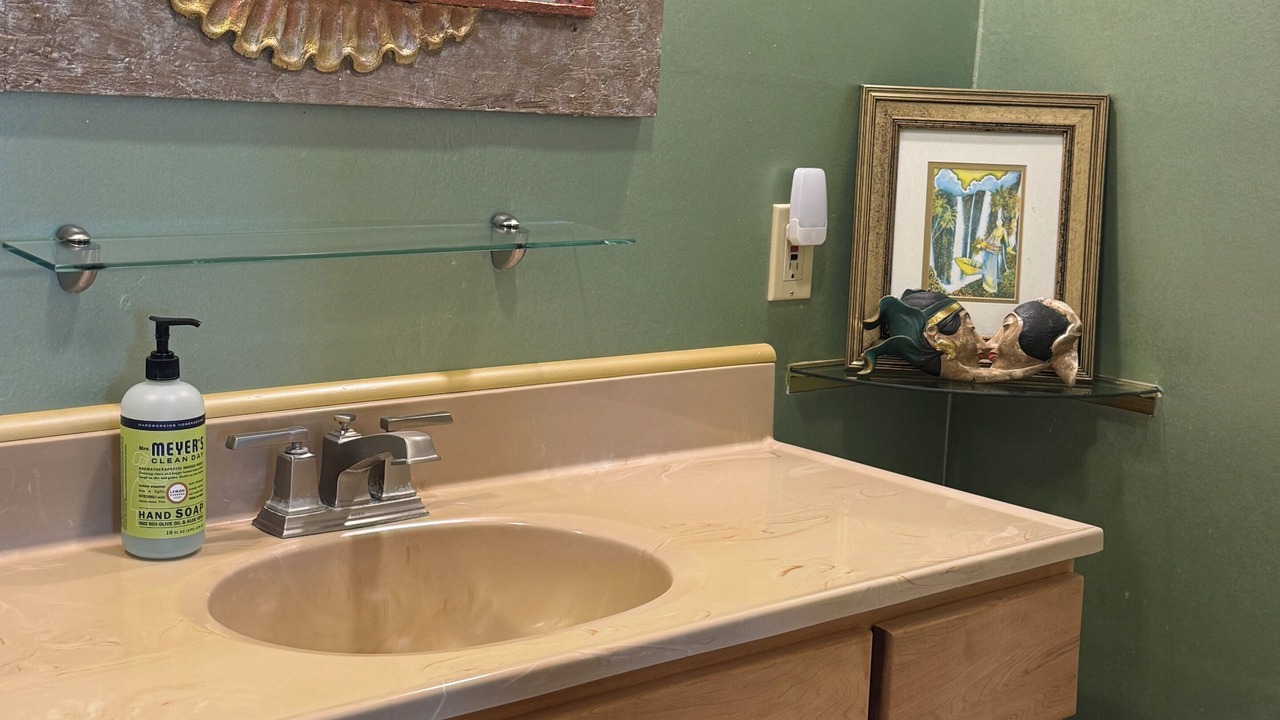 Photo of Bathroom in Haiku