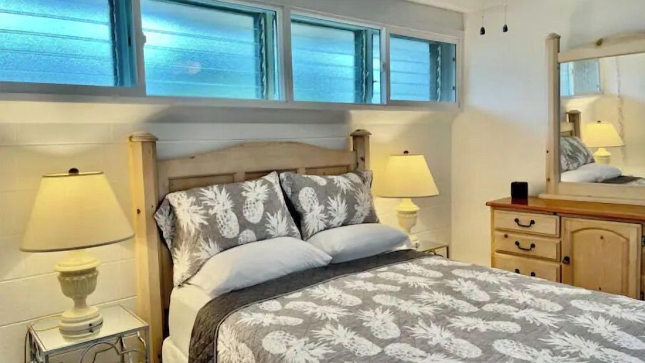 Photo of Bedroom in Historic Lahaina Front Street