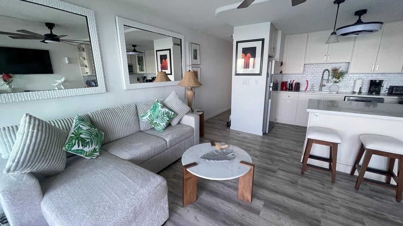 Photo of Livingroom in Historic Lahaina Front Street