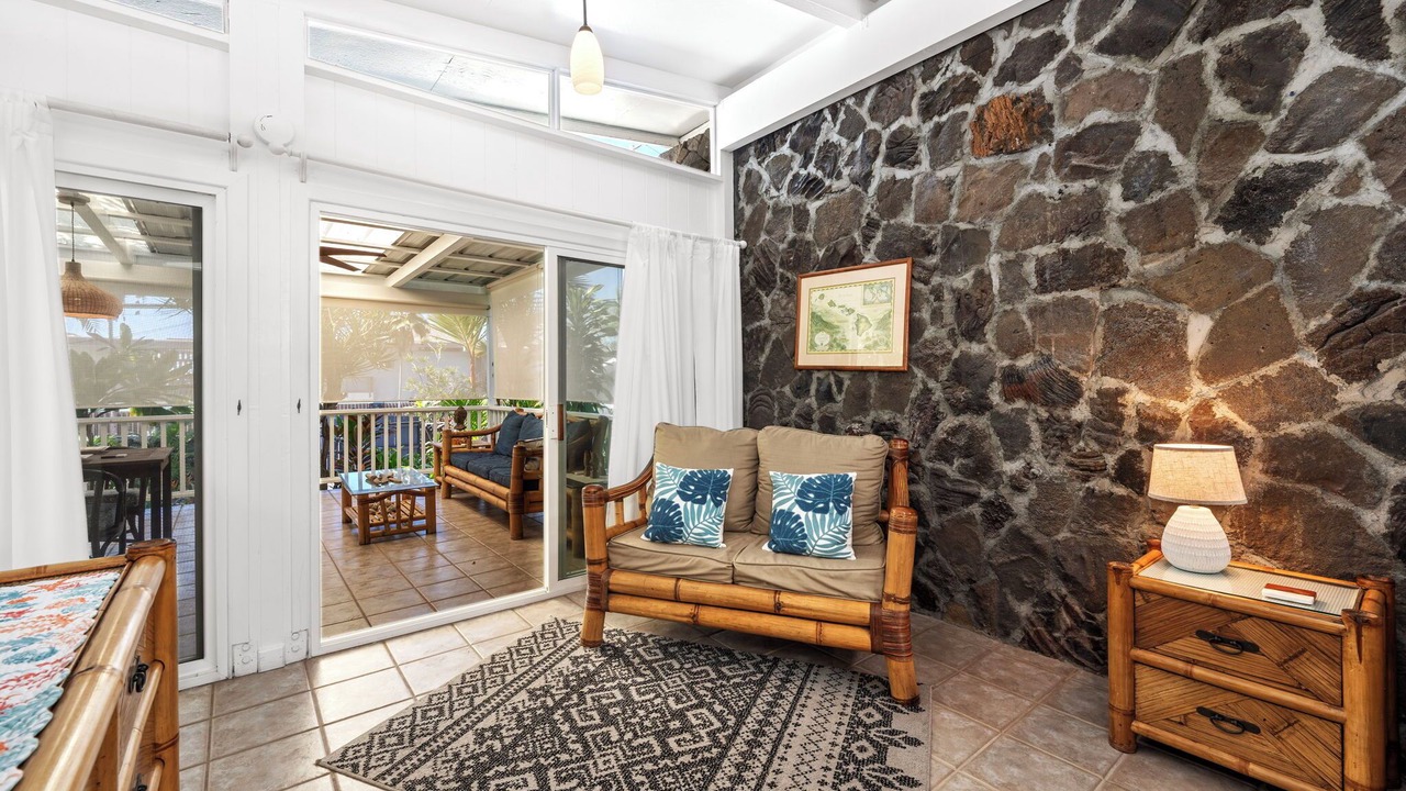 Photo of Livingroom in Kahaluu Bay