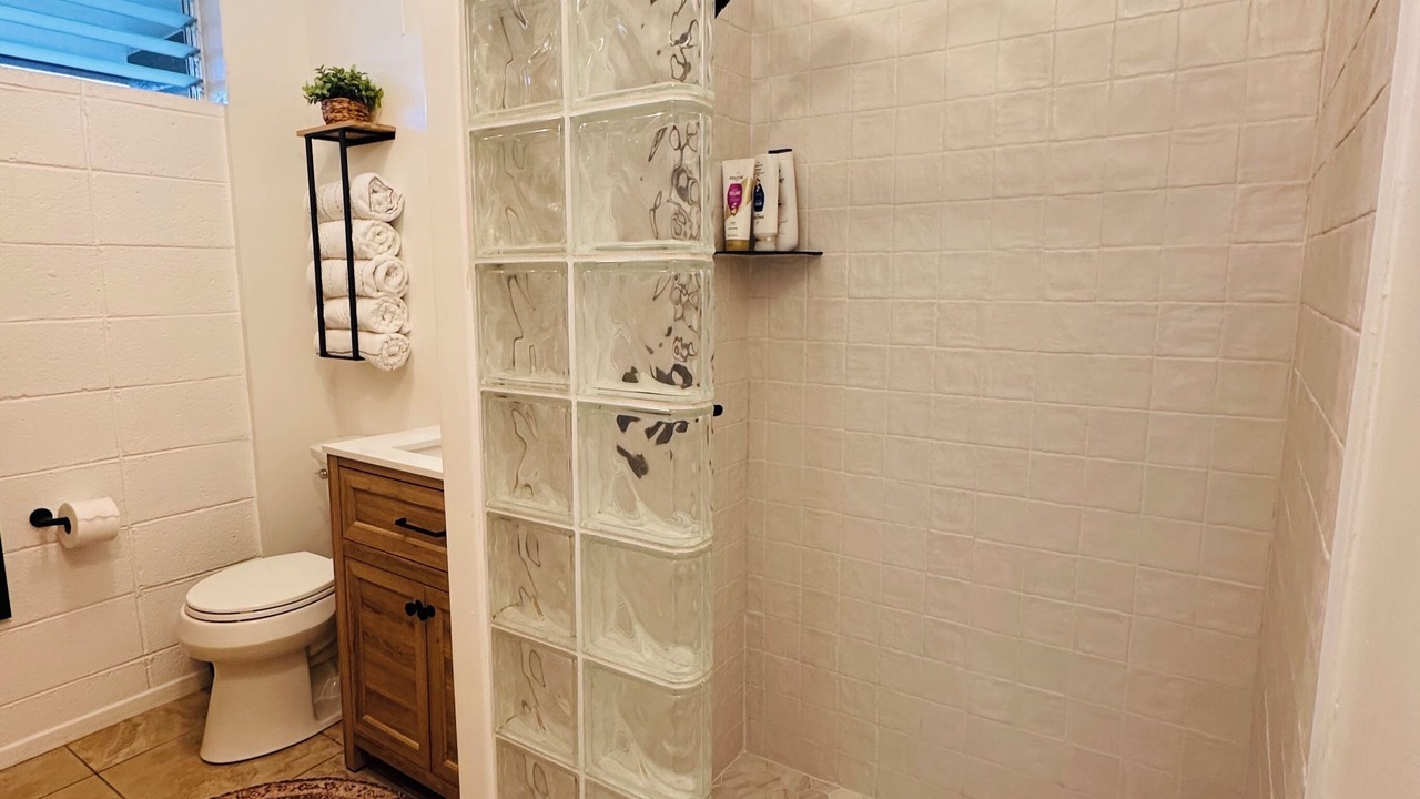 Photo of Bathroom in Kahaluu Bay