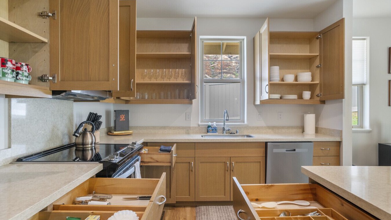 Photo of Kitchen in Makaha Valley