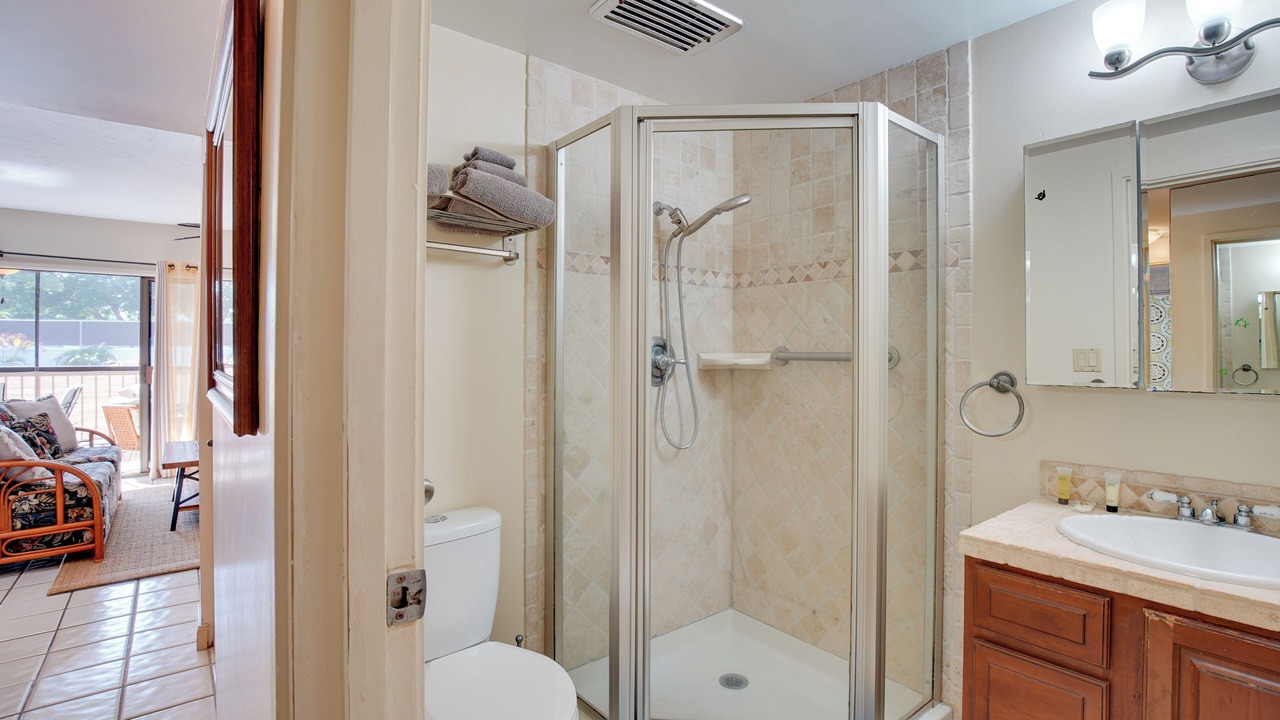Photo of Bathroom in Historic Kailua Village
