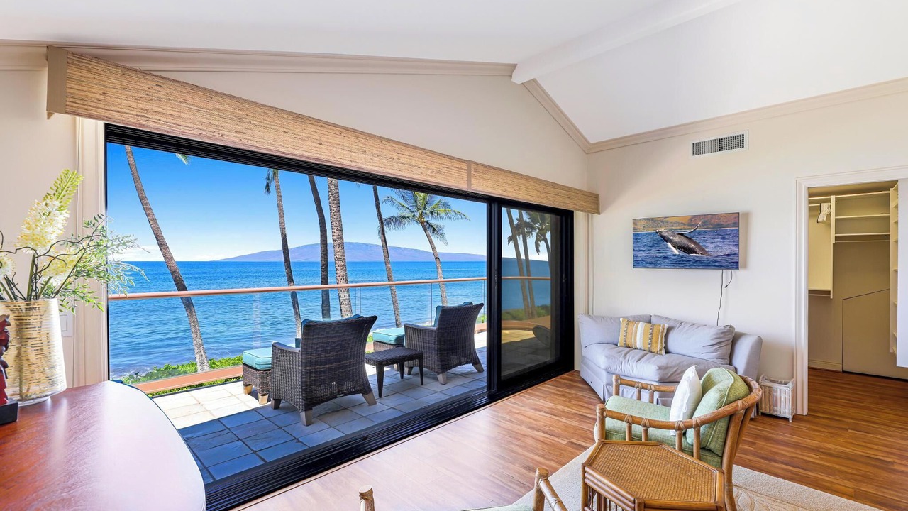 Photo of Livingroom in Downtown Lahaina